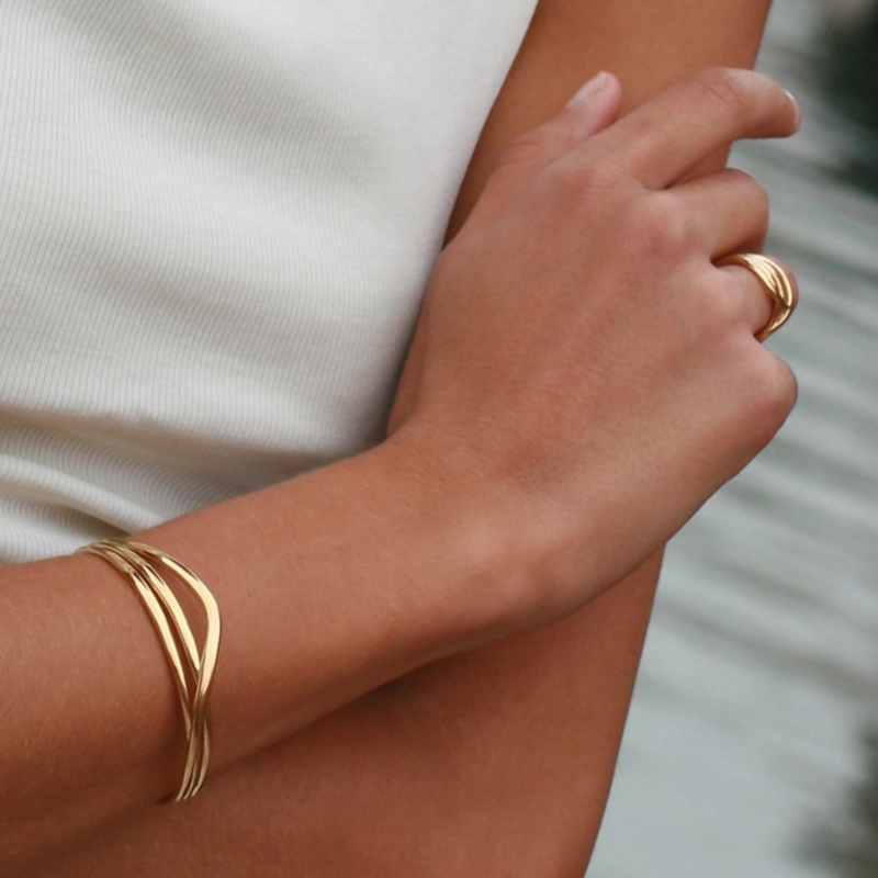 zazalili-nerida-ring-gold-closeup