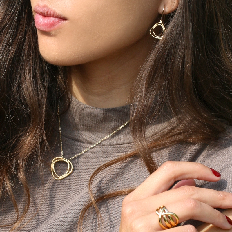zazalili-nerida-ring-hookearrings-necklace-gold-closeup
