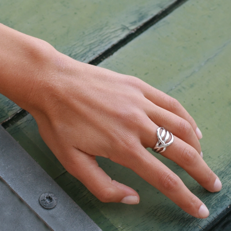 zazalili-nerida-ring-silver-closeup-jewel